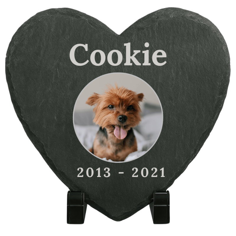 Pierre commémorative chien cœur personnalisée – Plaque souvenir en ardoise chien avec photo, nom & dates gravés