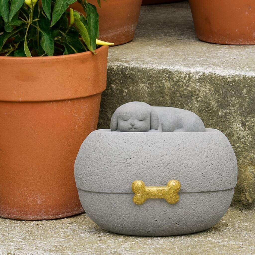 Urne funéraire d'extérieur pour chien en résine – Urne pour cendres d'un animal avec figurine de chien endormi pour jardin